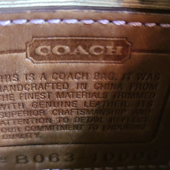 Signature Coach crossbody - Picture 5 of 8